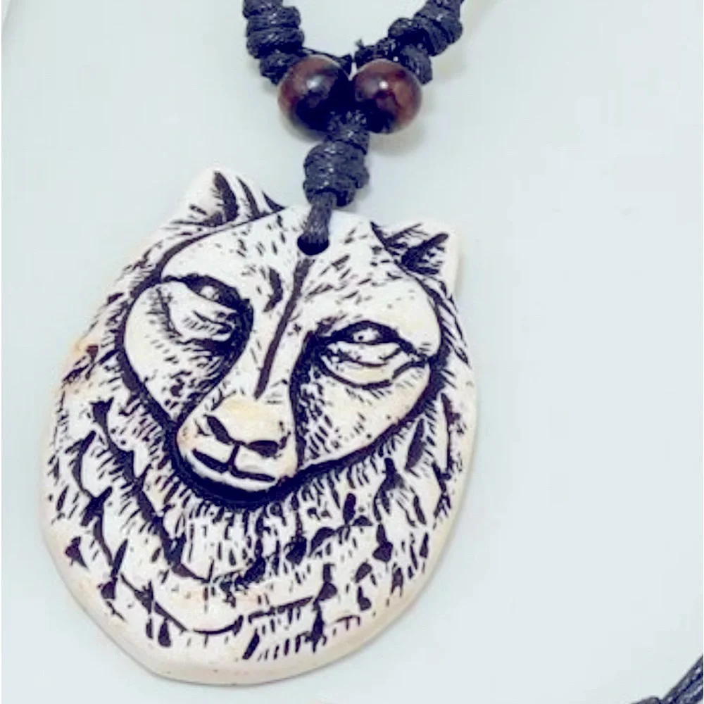New Unisex Handmade Bohemian Hawaiian Tribal Wolf Amulet Wood & Resin Necklace